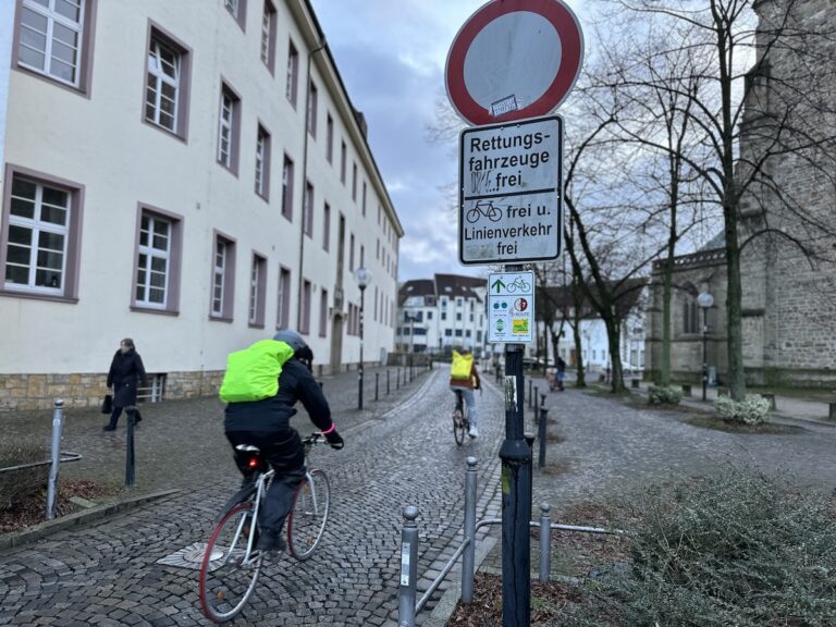 Durchfahrt verboten an der Johannisfreiheit.