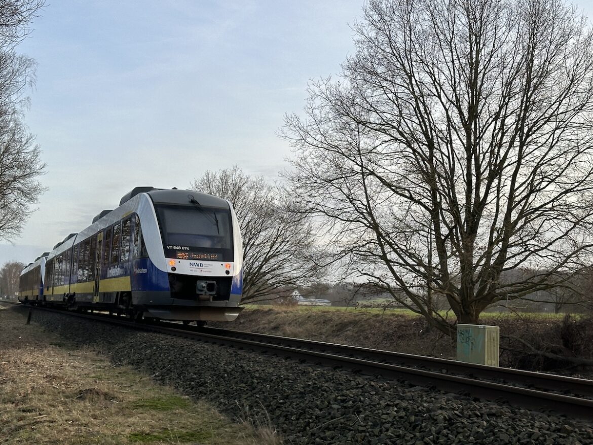 Zug der Nordwestbahn (NWB)
