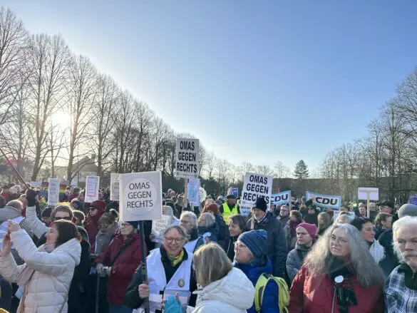 IMG_5380 Demonstration Osnabrück bekennt Farbe – für Demokratie, gegen Faschismus, 27.01.2025, Schlossgarten Osnabrück