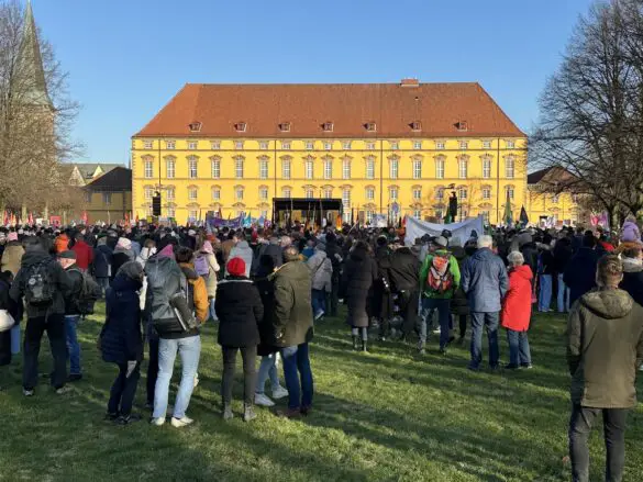 IMG_5409 Demonstration Osnabrück bekennt Farbe – für Demokratie, gegen Faschismus, 27.01.2025, Schlossgarten Osnabrück