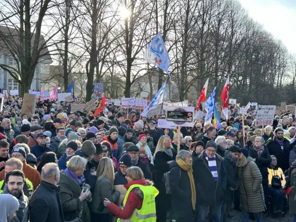 IMG_5432 Demonstration Osnabrück bekennt Farbe – für Demokratie, gegen Faschismus, 27.01.2025, Schlossgarten Osnabrück
