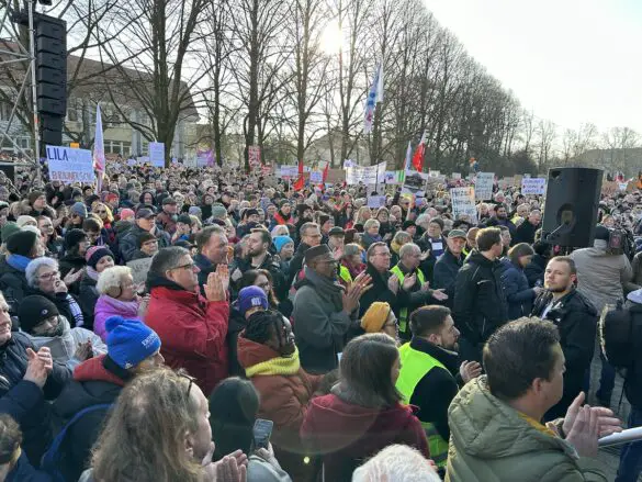 IMG_5477 Demonstration Osnabrück bekennt Farbe – für Demokratie, gegen Faschismus, 27.01.2025, Schlossgarten Osnabrück