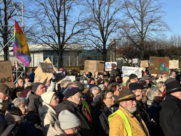 IMG_5570 2 Demonstration Osnabrück bekennt Farbe – für Demokratie, gegen Faschismus, 27.01.2025, Schlossgarten Osnabrück