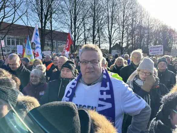 IMG_5579 2 Demonstration Osnabrück bekennt Farbe – für Demokratie, gegen Faschismus, 27.01.2025, Schlossgarten Osnabrück