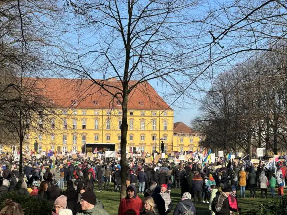 IMG_5594 Demonstration Osnabrück bekennt Farbe – für Demokratie, gegen Faschismus, 27.01.2025, Schlossgarten Osnabrück