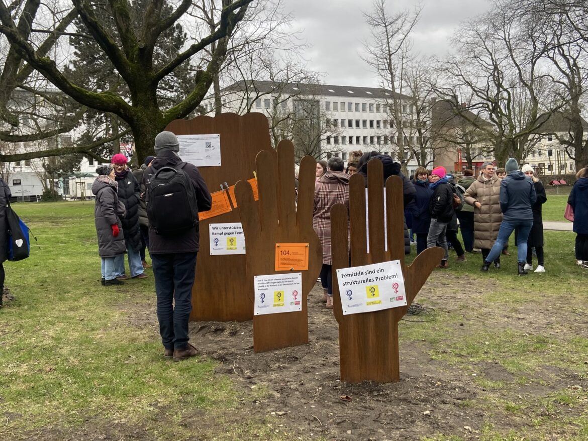 Femizid-Mahnmal am Willy-Brandt-Platz