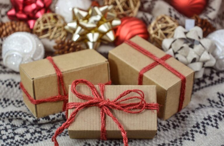 Weihnachtsgeschenk (Symbolbild)