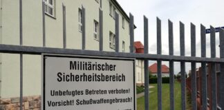 Warnschild Militärischer Sicherheitsbereich