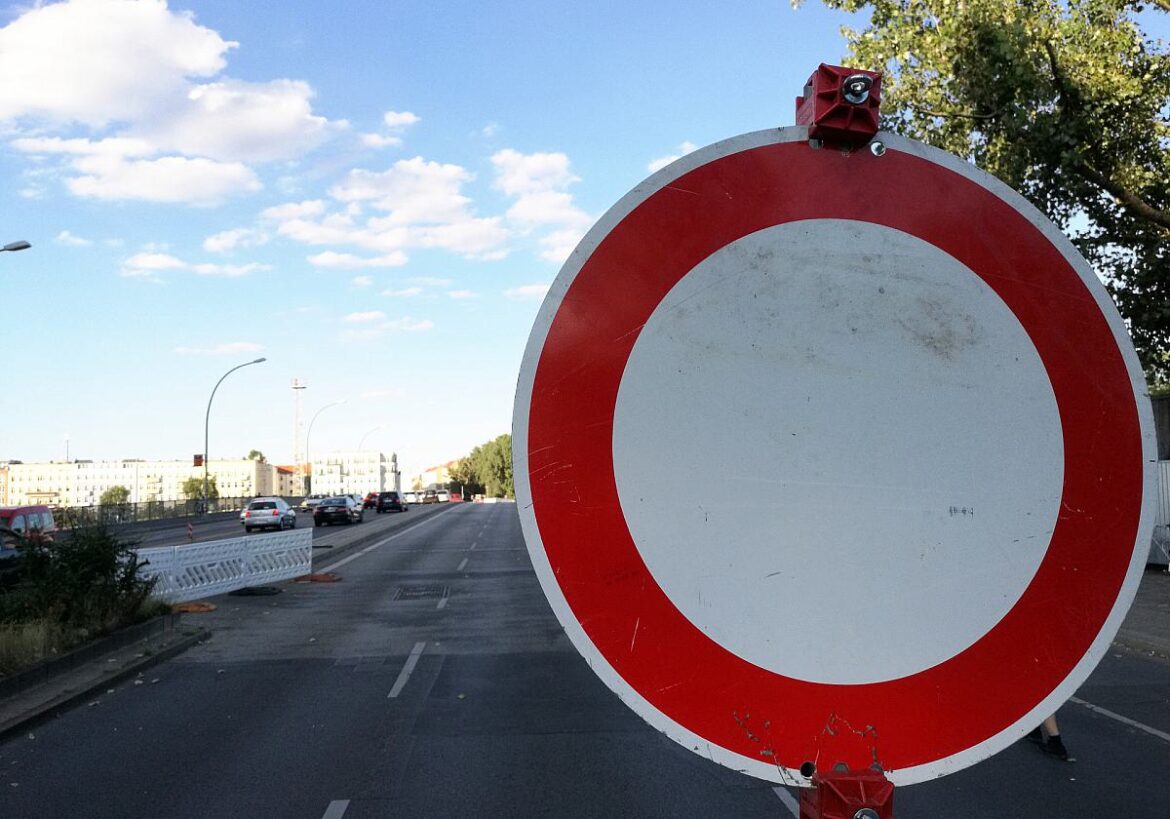 Verbotsschild Straßenschild