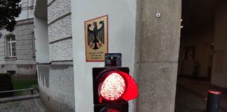 Rote Ampel vor dem Bundesministerium für Wirtschaft und Klimaschutz