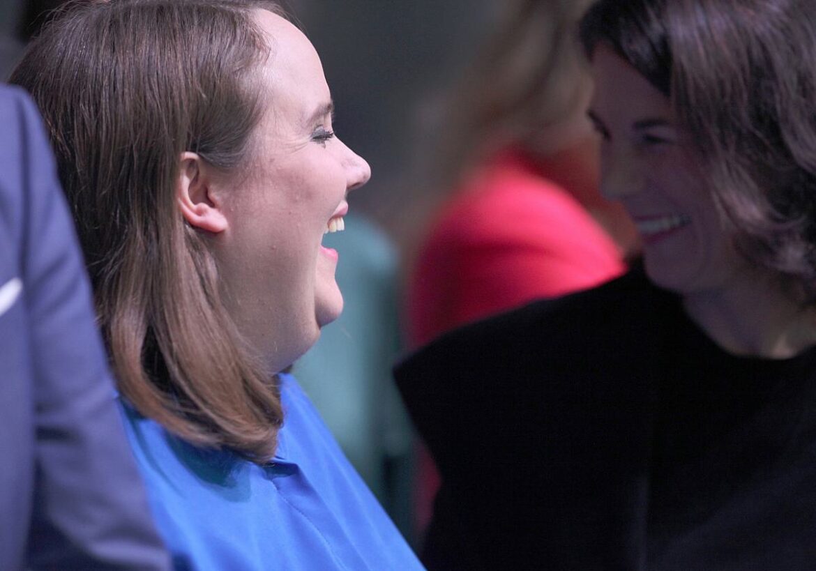 Grünen-Politikerinnen Ricarda Lang und Annalena Baerbock