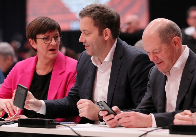 Saskia Esken, Lars Klingbeil und Olaf Scholz (SPD)