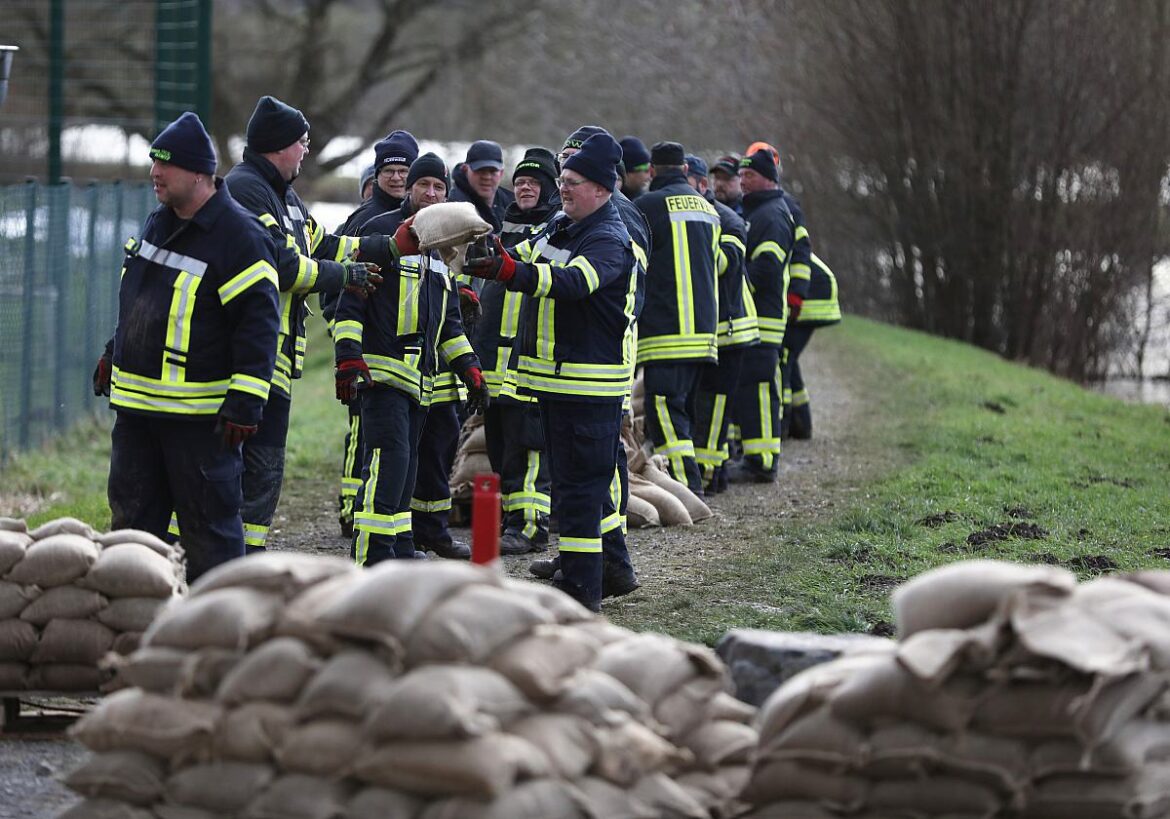 Feuerwehr im Einsatz bei Hochwasser