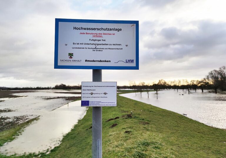 Schild Hochwasserschutzanalge