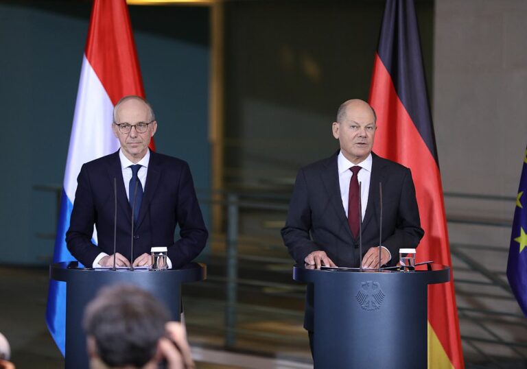 Bundeskanzler Olaf Scholz (SPD) und Luxemburgs Premierminister Luc Frieden
