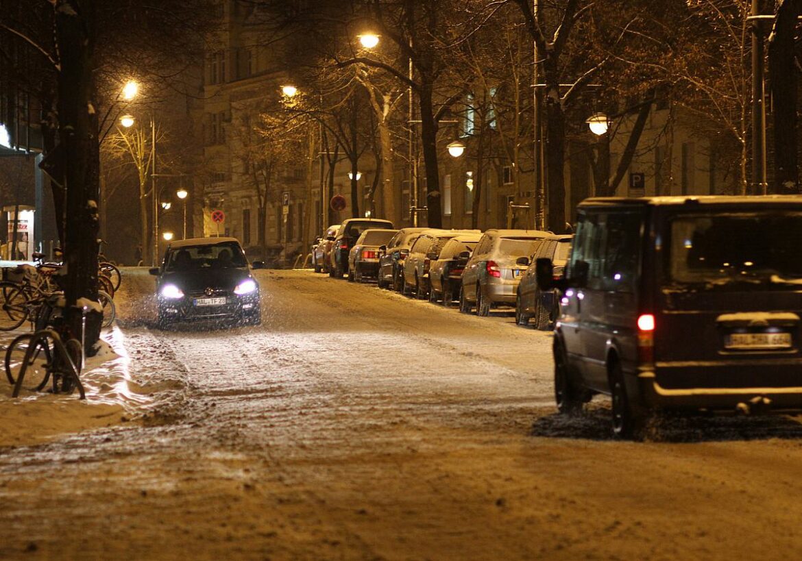 Symbolbild Glatteiswarnung