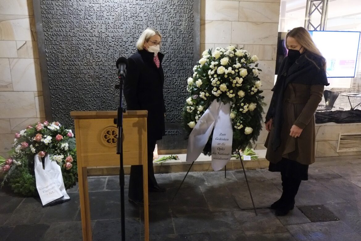 Gedenkfeier mit Pötter und Kebschull.