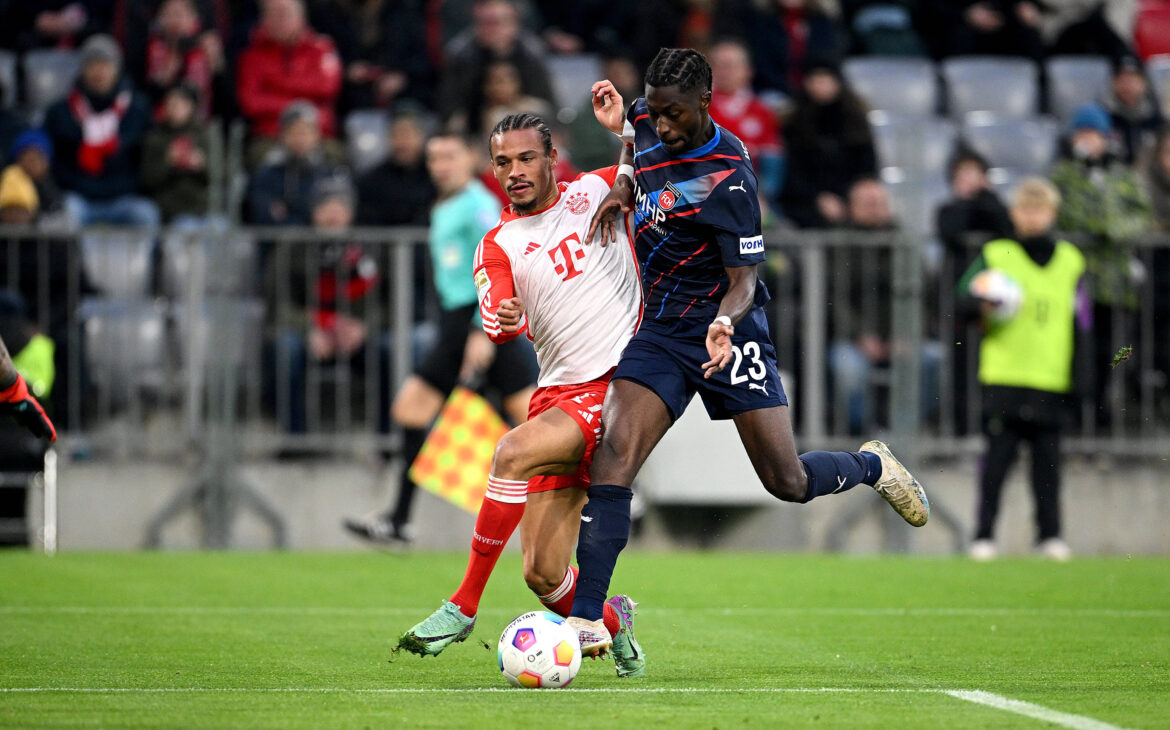 Omar Traore im Zweikampf mit Leroy Sane / Foto: IMAGO/Ulmer/Teamfoto