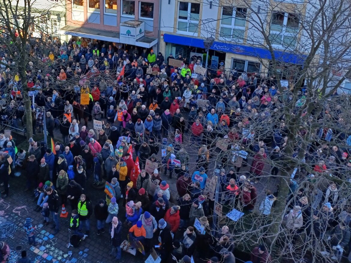Kundgebungsteilnehmer auf dem Markt in Melle soweit das Auge reicht. / Foto: Stadt Melle