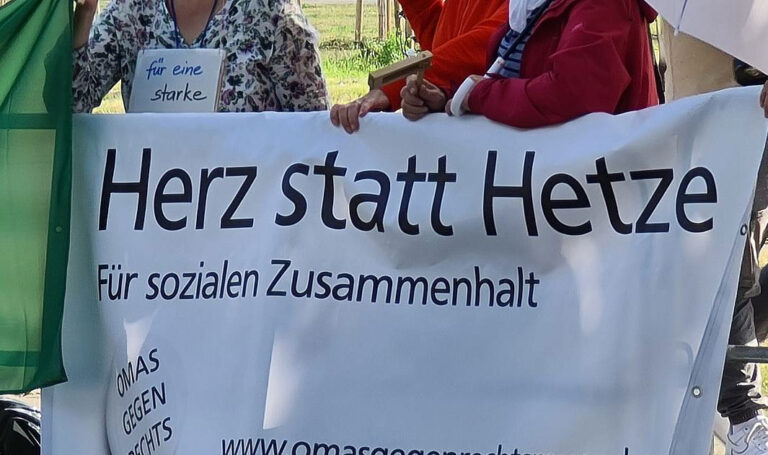 Omas gegen Rechts