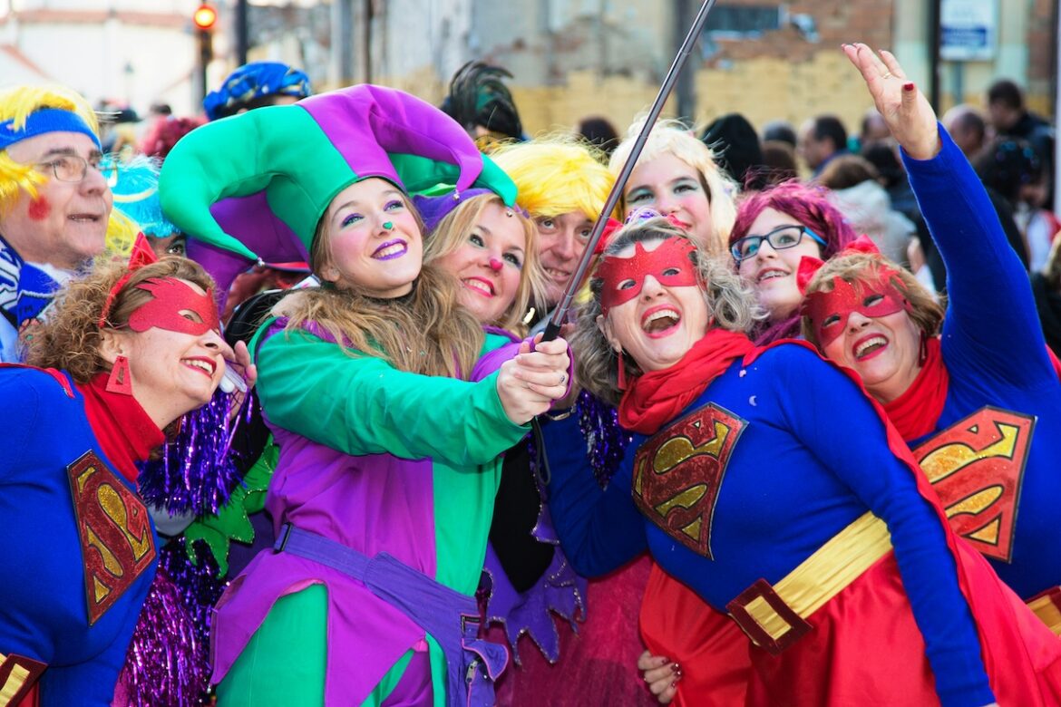 Frauen feiern Karneval
