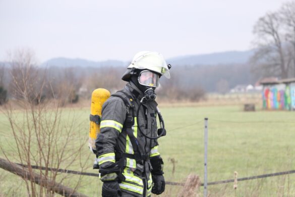Brandgeruch auf der Autobahn 30, PKW geht in Ausfahrt bei Melle in Flammen auf