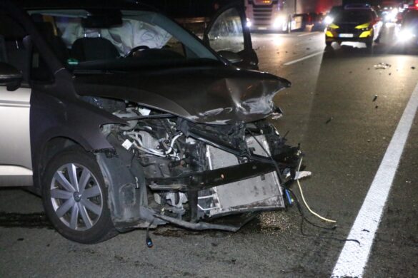 Vier Leichtverletzte nach Kollision von drei PKW auf Autobahn A1