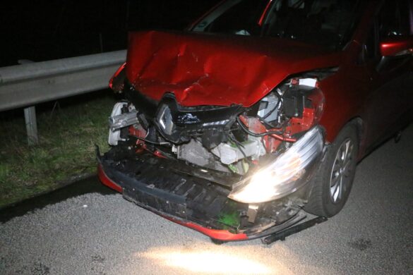 Vier Leichtverletzte nach Kollision von drei PKW auf Autobahn A1