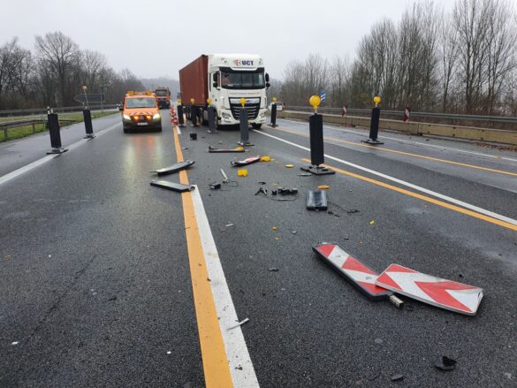 Verkehr stundenlang beieinträchtigt: Kilometerlange Ölspur auf A30 nach Unfall