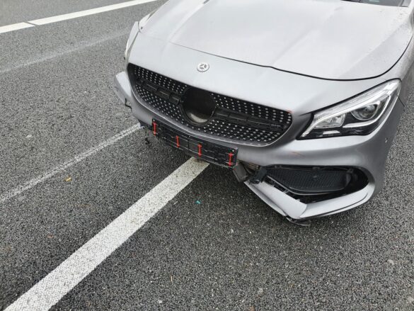 Verkehr stundenlang beieinträchtigt: Kilometerlange Ölspur auf A30 nach Unfall