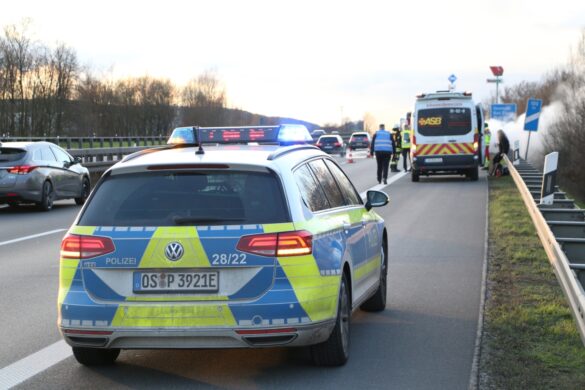 PKW brennt auf Autobahn 30 bei Melle lichterloh