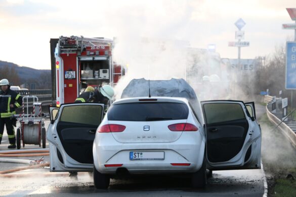 PKW brennt auf Autobahn 30 bei Melle lichterloh