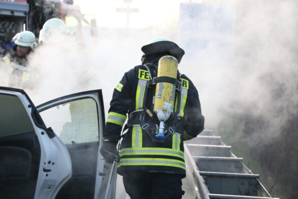 PKW brennt auf Autobahn 30 bei Melle lichterloh