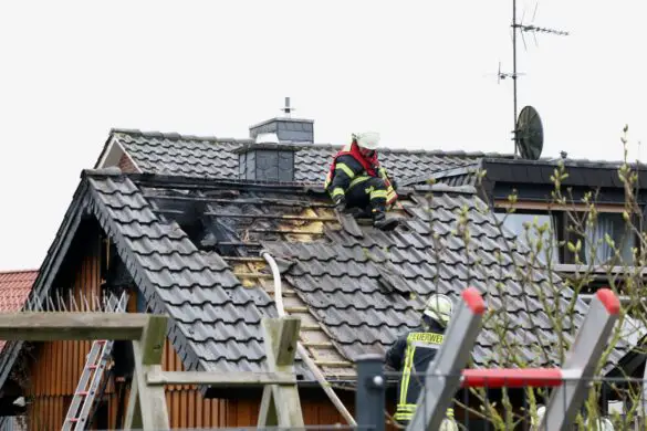 Feuerwehreinsatz bei Gebäudebrand in Melle-Wellingholzhausen. / Foto: Heiko Westermann Feuerwehreinsatz bei Gebäudebrand in Melle-Wellingholzhausen