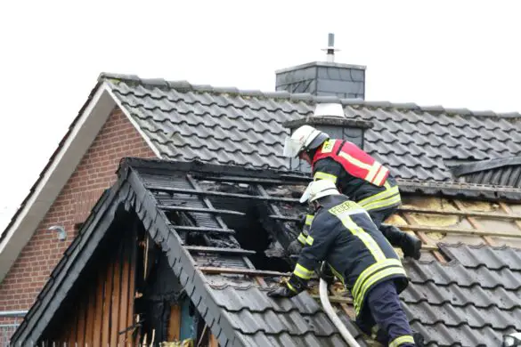 Feuerwehreinsatz bei Gebäudebrand in Melle-Wellingholzhausen. / Foto: Heiko Westermann Feuerwehreinsatz bei Gebäudebrand in Melle-Wellingholzhausen