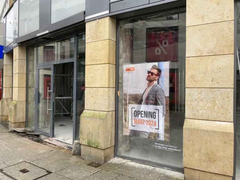 emilio adani kommt in die Große Straße. / Foto: Dominik Lapp