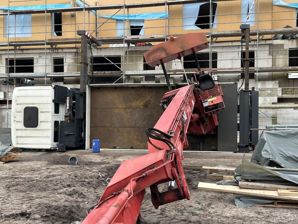 Umgekippter Baukran im Landwehrviertel