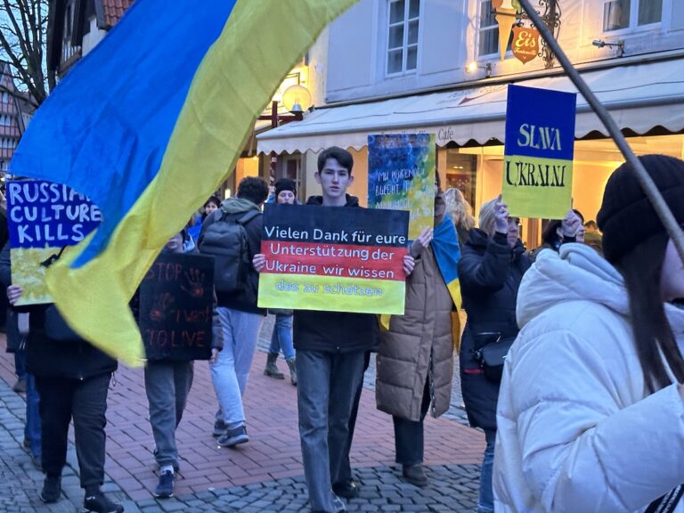 Archivfoto: Demonstration zum 2. Jahrestag des Ukraine-Kriegs in Osnabrück