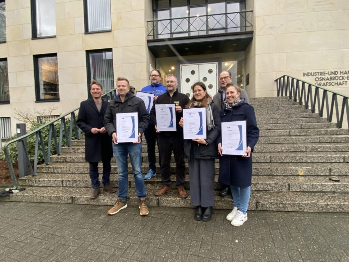 Bundesbeste Azubis aus Osnabrück enthüllen Sterne in der Azubi-Walk of Fame