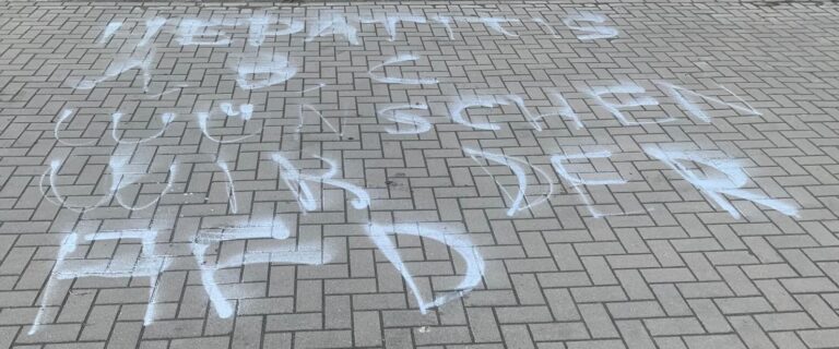 Schmiererei vor der Sporthalle im Landwehrviertel / Foto: Wallmeyer