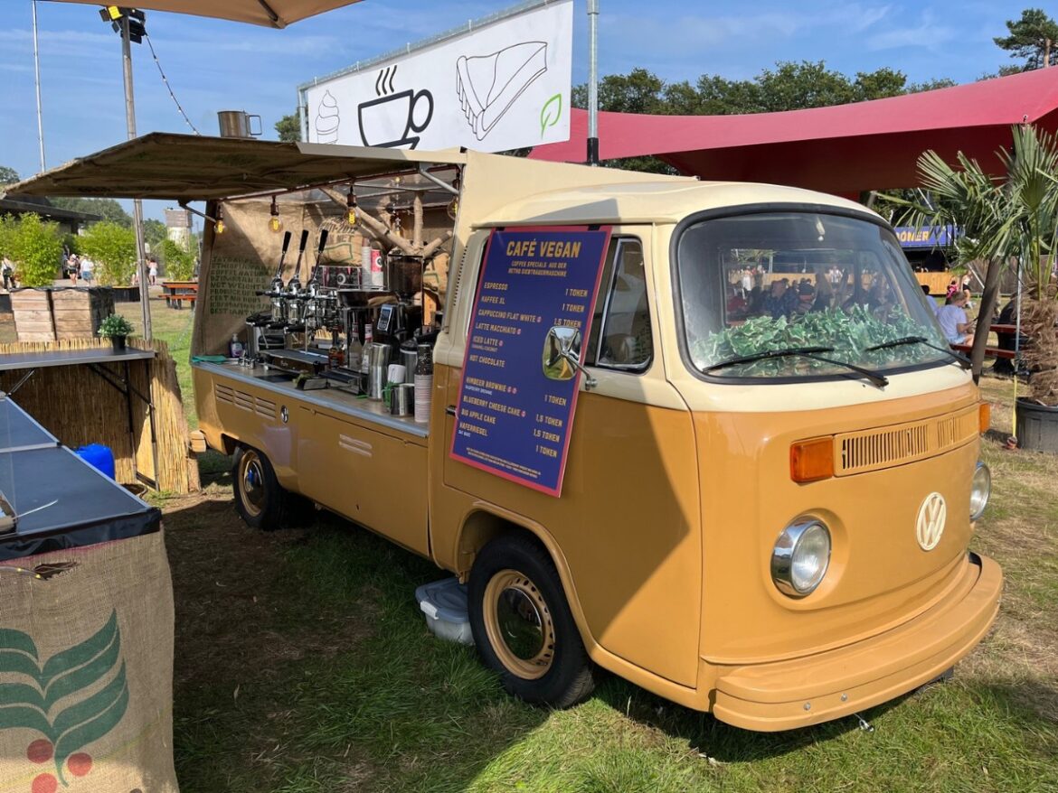 Der VW T2 als umgebauter Kaffeebus im Einsatz. / Foto: Backstein