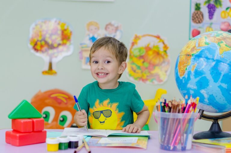 Kind im Kindergarten