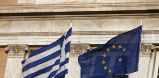 Flagge von Griechenland und der EU