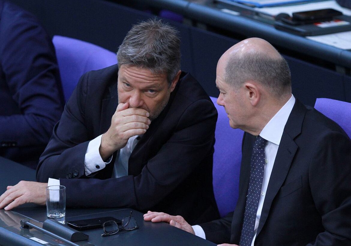 Bundeswirtschaftsminister Robert Habeck (Grüne) und Bundeskanzler Olaf Scholz (SPD)