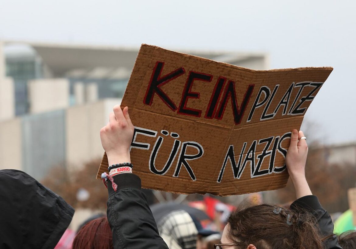 Demonstration: Kein Platz für Nazis
