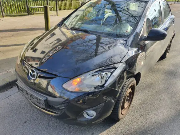 PKW und Radfahrer kollidieren an Sutthauser Straße