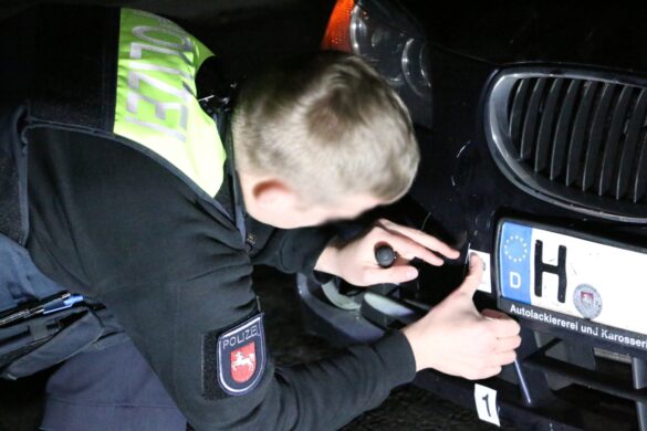 Alkoholisiert: Fußgänger und PKW kollidieren in Stüvestraße