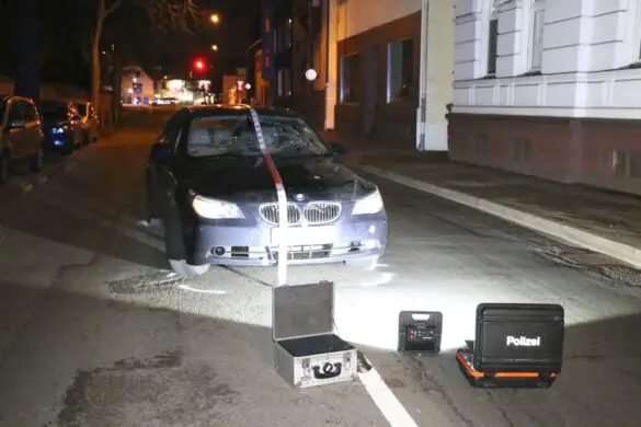 Alkoholisiert: Fußgänger und PKW kollidieren in Stüvestraße