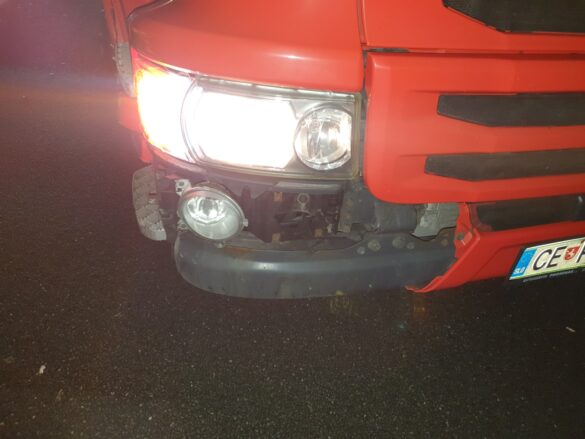 PKW kollidieren mit LKW an Autobahnauffahrten der A30