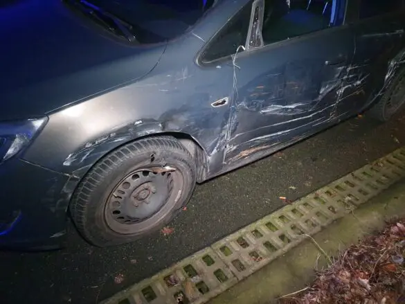 PKW kollidieren mit LKW an Autobahnauffahrten der A30